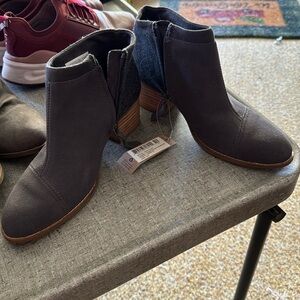 Tom’s shoes. Style women Loren. Color- forged iron grey suede/felt